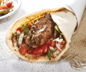 τυλιχτό με πίτα γύρου και κεμπάπ