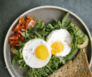 αυγά ποσέ ή βραστά ή ομελέτα brunch