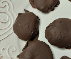 Σοκολατένιες Μπουκιές με Φράουλα & Γιαούρτι